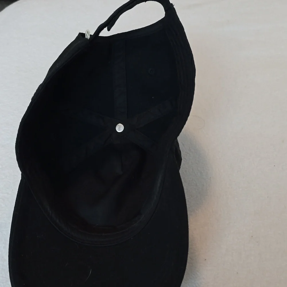 Sale!! Classic Black Baseball Cap - Picture 3 of 4